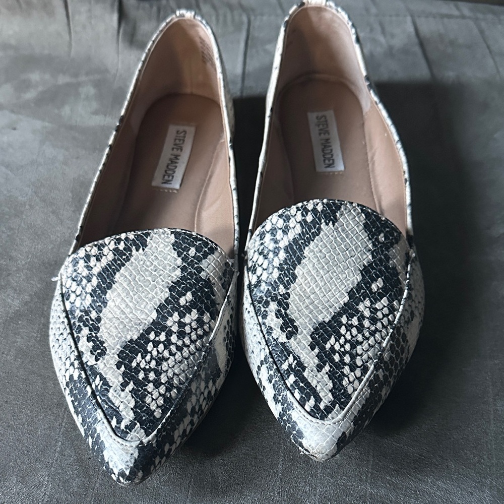 Steve Madden Black and Gray Snakeskin Loafers